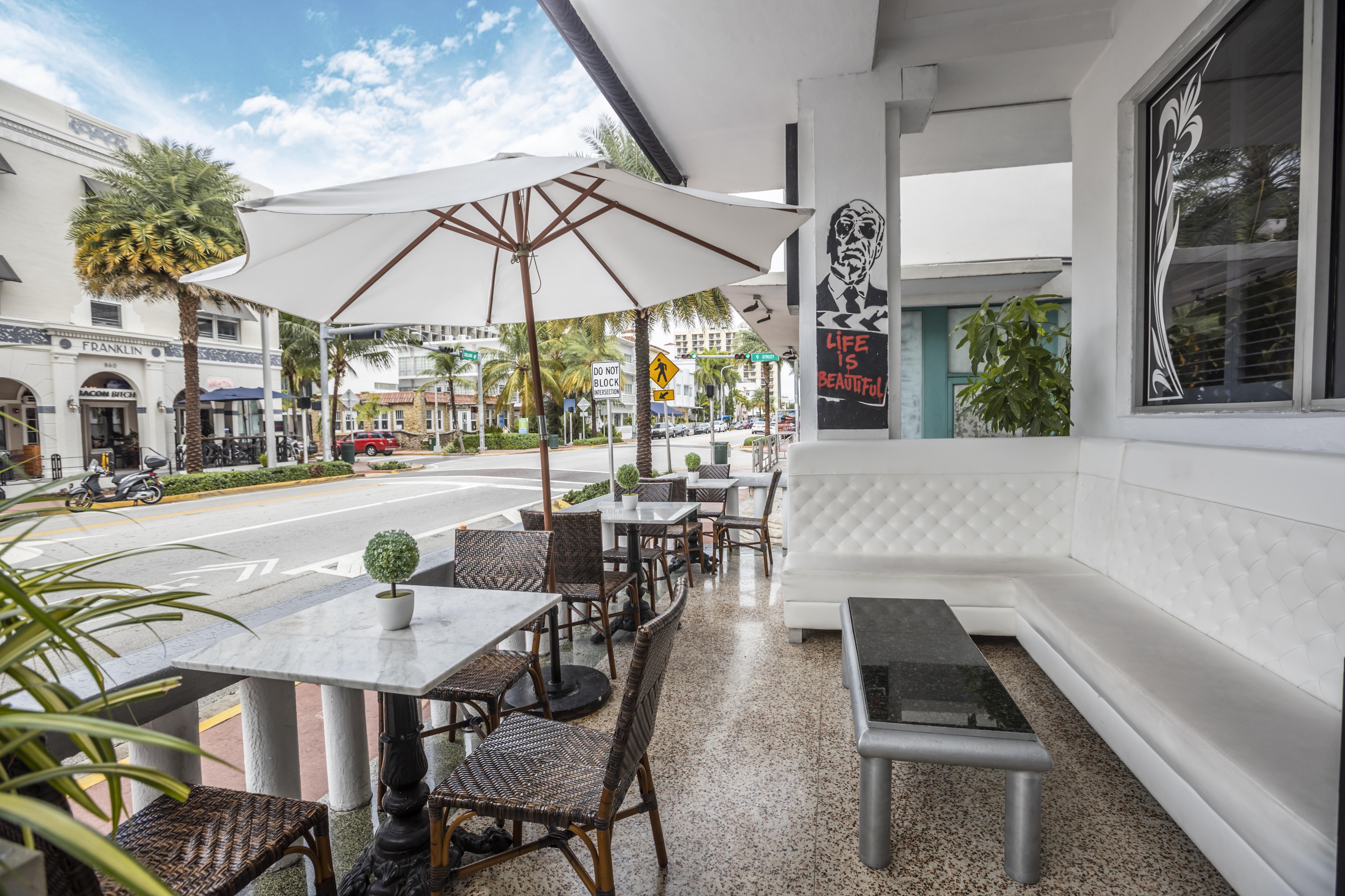 Chesterfield Y Miami Beach