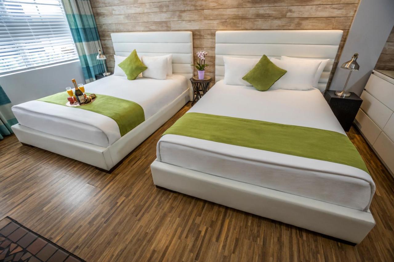 Chesterfield Y Miami Beach